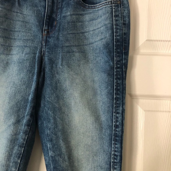William Rast distressed jeans size 28. - Picture 4 of 6